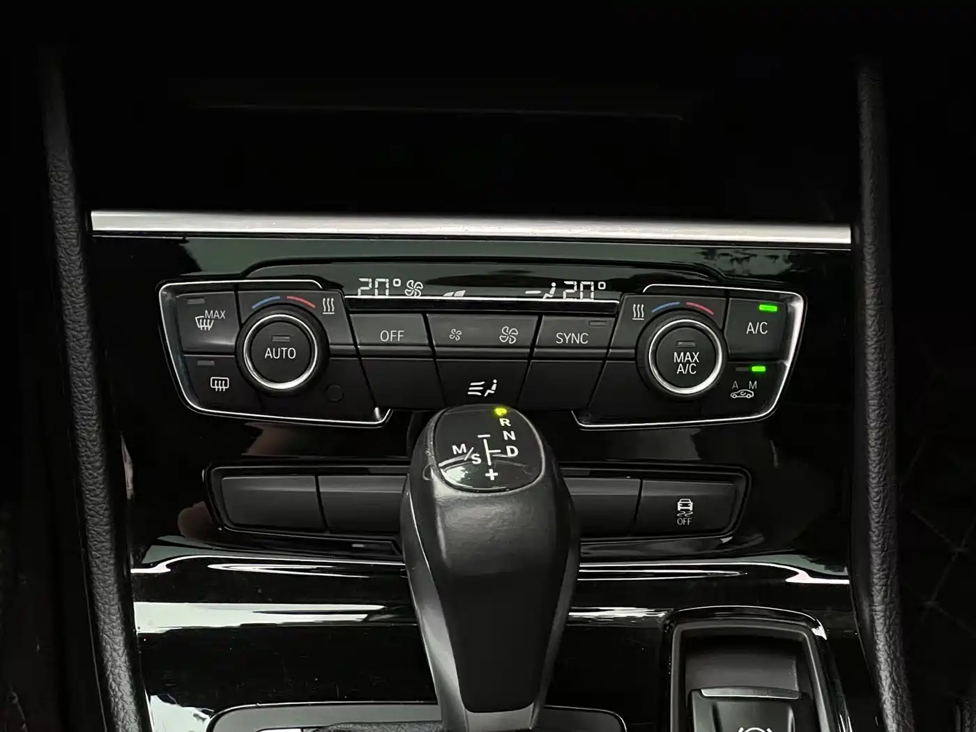 BMW 2 Series Touring 2018 218i Luxury Line фото 13
