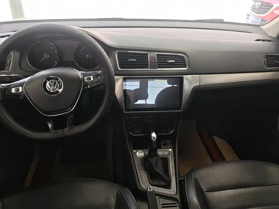 Volkswagen Lavida 2017 1.6L Automatic Comfort Edition фото 12