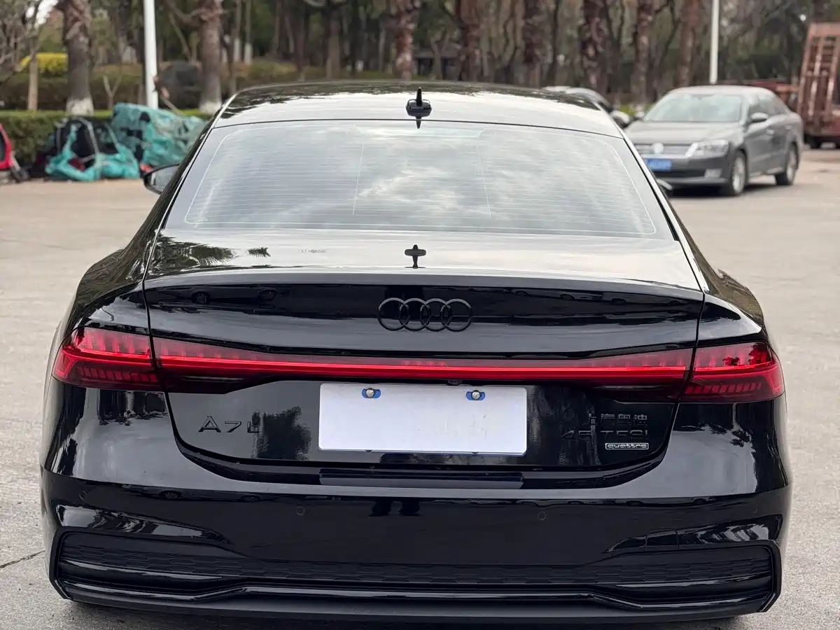 Audi A7L 2024 45 TFSI quattro S-line Black Warrior Edition фото 8