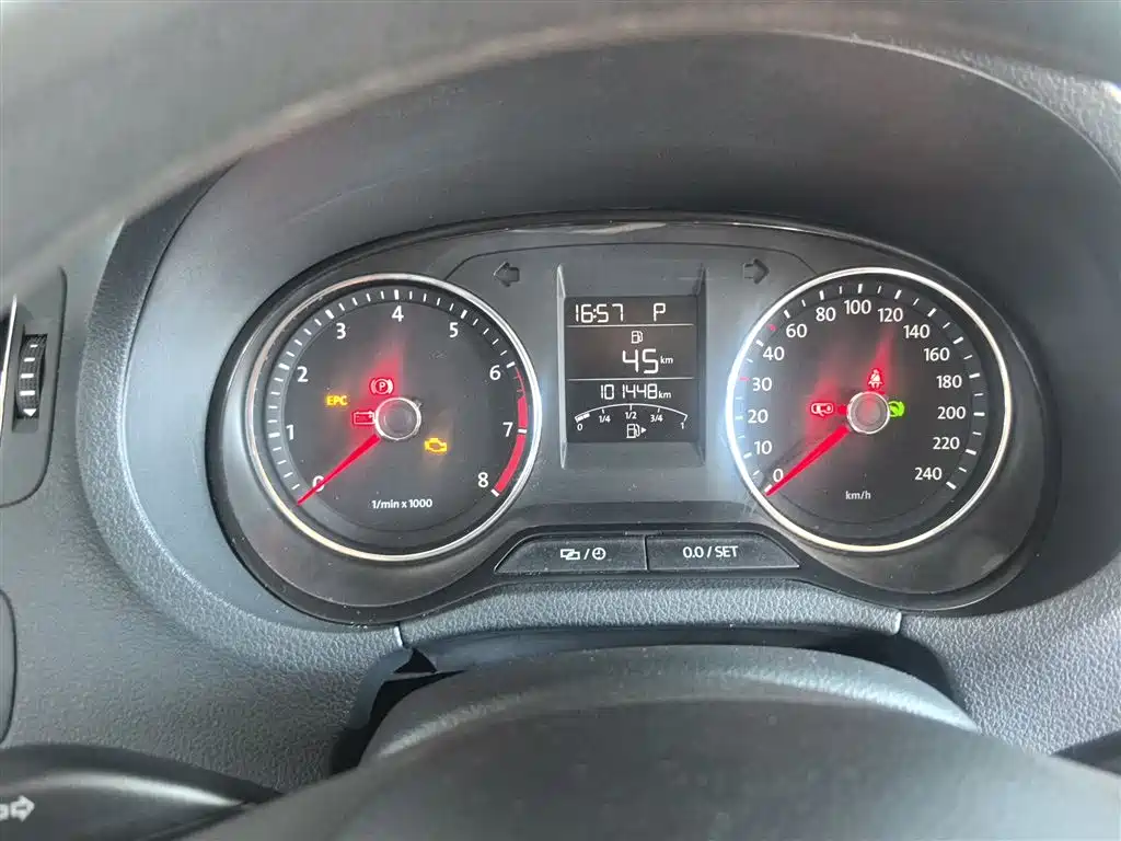Volkswagen Polo 2014 1.6L Automatic Comfort Edition фото 12
