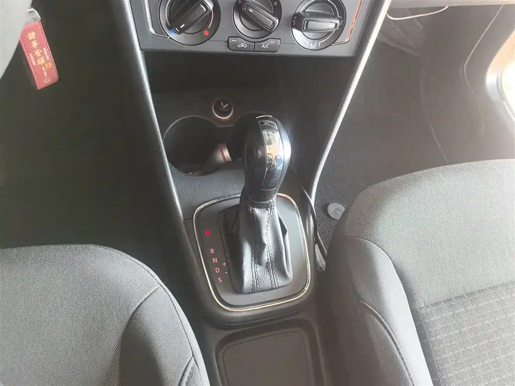 Volkswagen Polo 2014 1.6L Automatic Comfort Edition фото 14