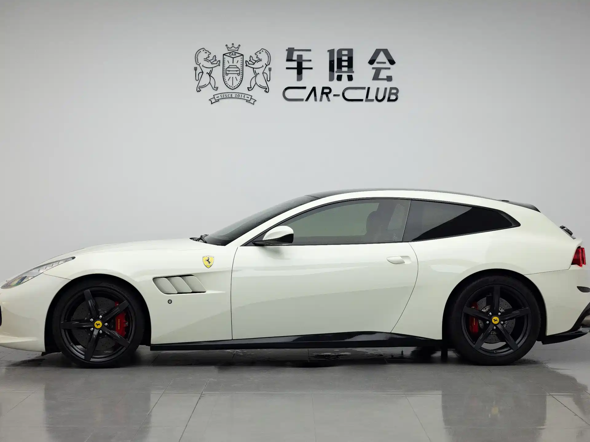 Photo 3 - Ferrari GTC4Lusso