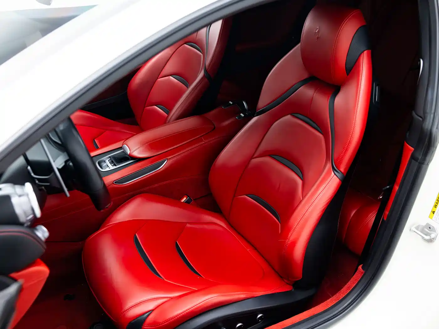 Ferrari GTC4Lusso 2017 3.9T V8 фото 12