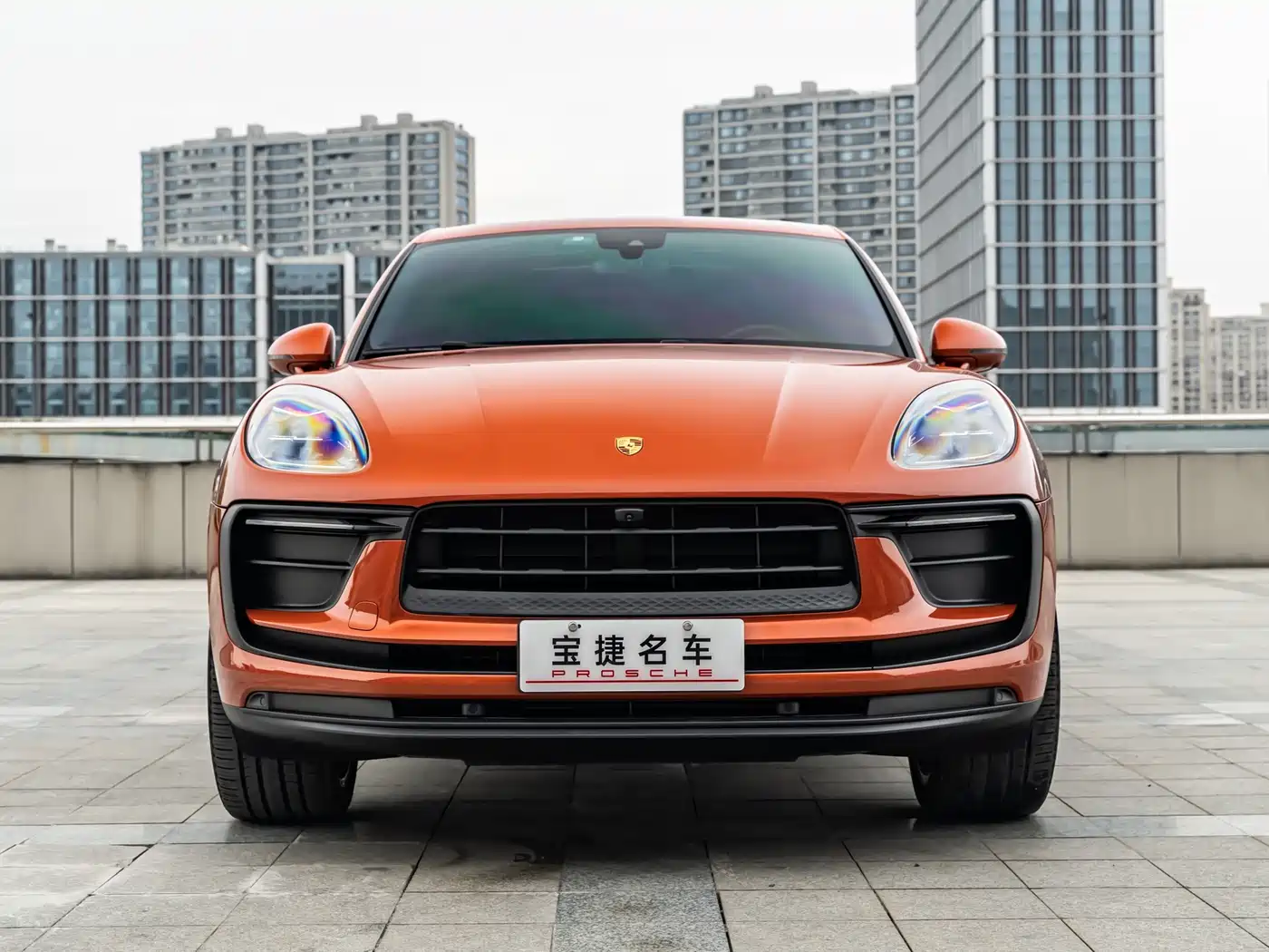 PORSCHE MACAN