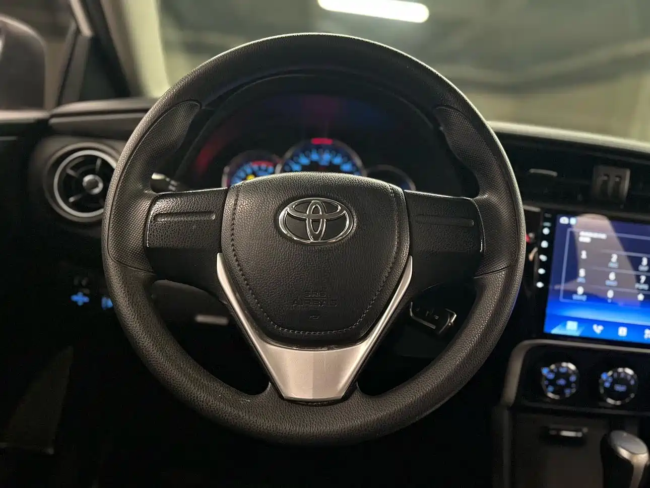 Toyota Corolla 2017 Facelift 1.2T S-CVT GL фото 13