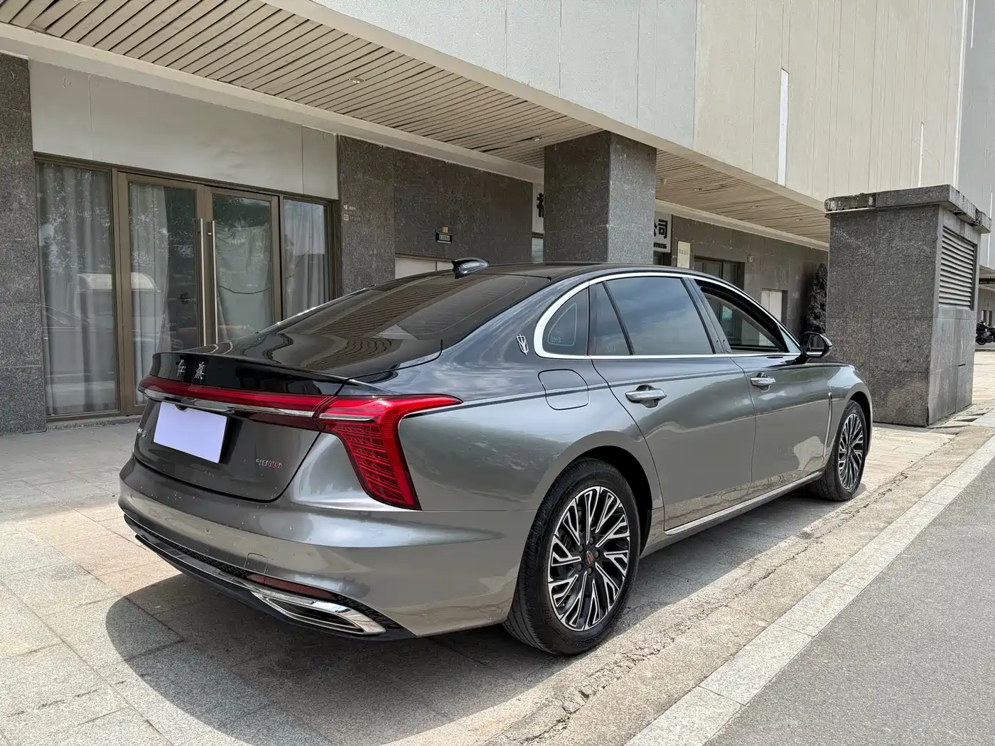 Hongqi H5 2024 2.0T Automatic Smart Connect Flag Smooth Edition фото 8