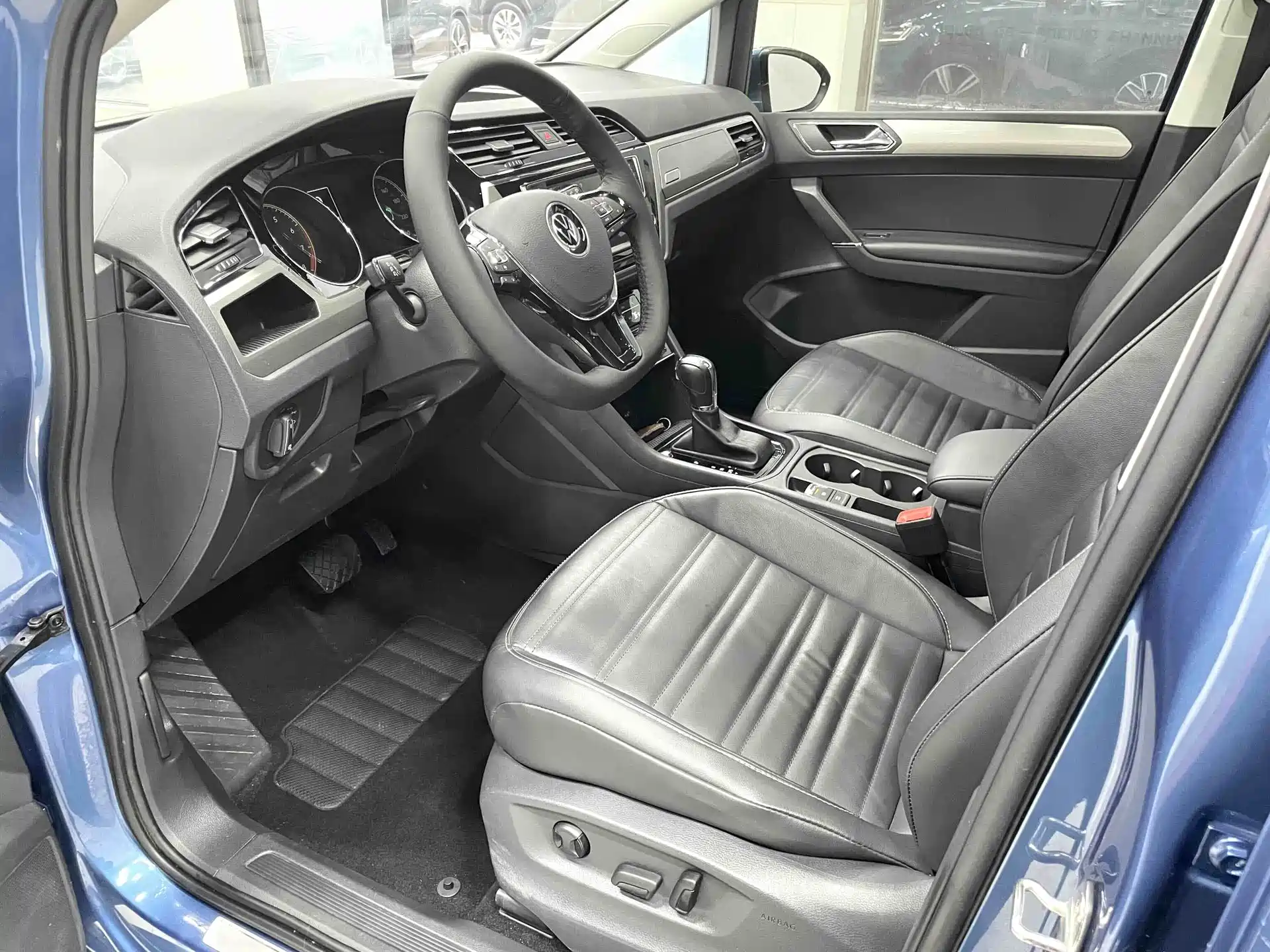 Photo 7 - Volkswagen Touran