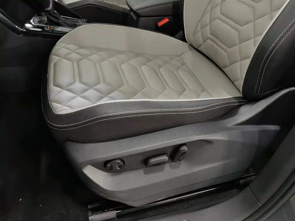 Volkswagen Tayron 2024 300TSI 2WD Luxury Plus Advanced фото 20