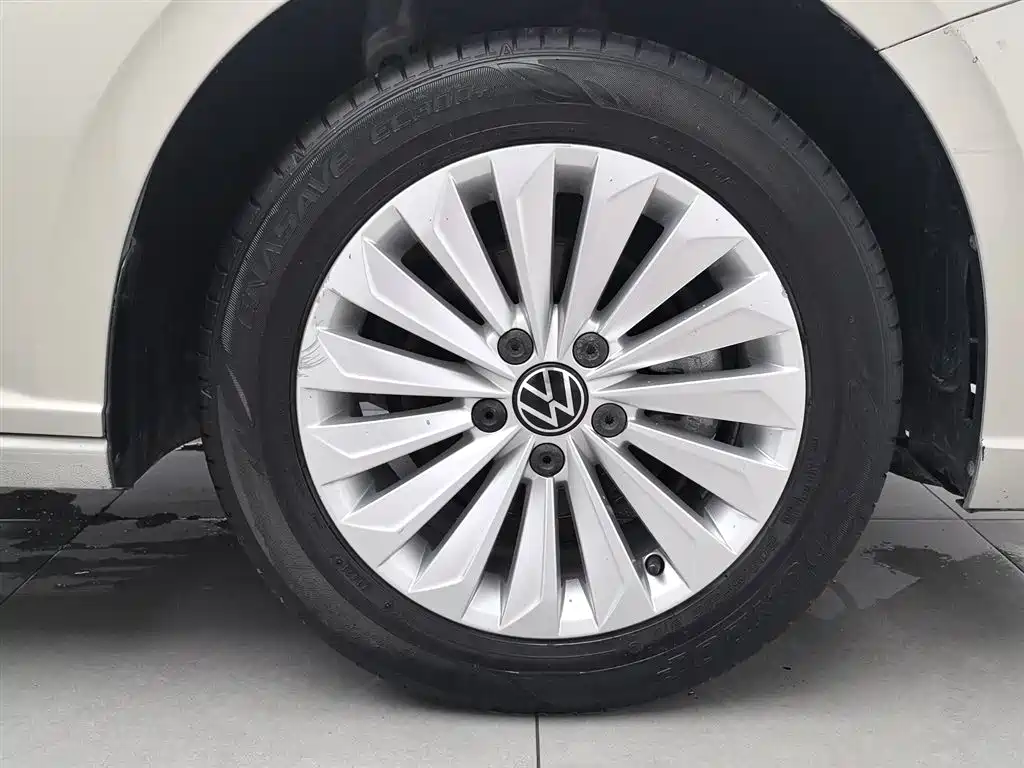 Volkswagen Lavida 2021 1.5L Automatic Vision Edition фото 17