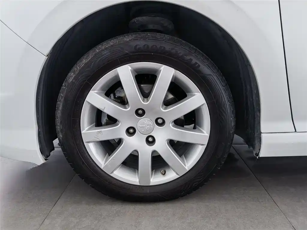 Peugeot 308 2013 Model 1.6L Automatic Superior Style фото 17