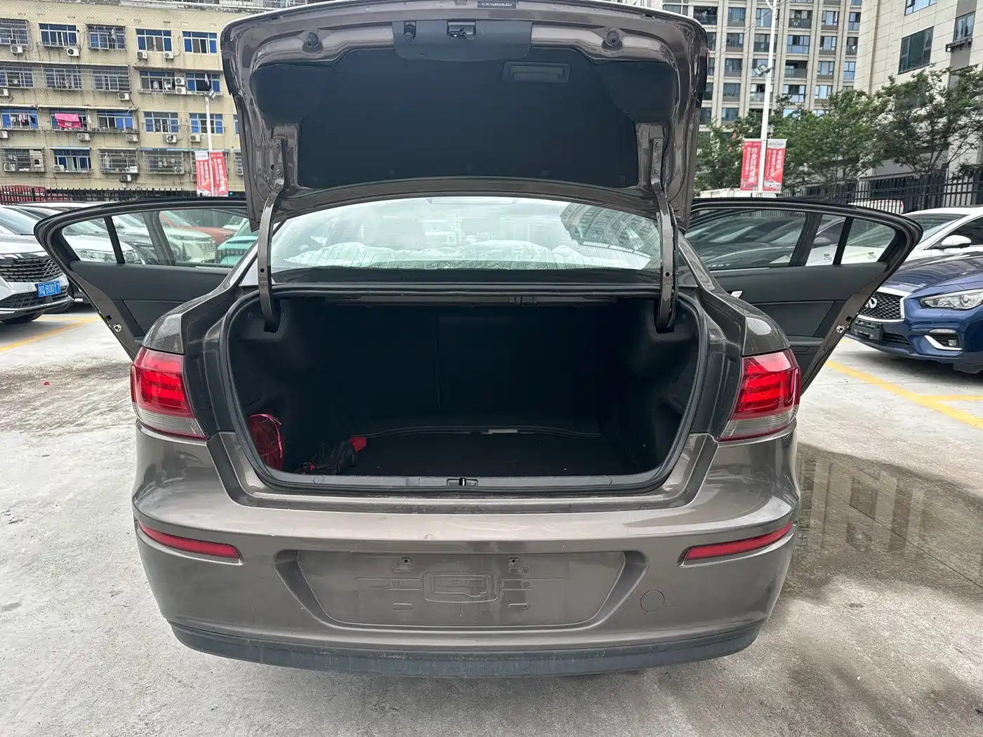 Qoros 3 2016 2016 Sedan 1.6L Automatic Zhiyue