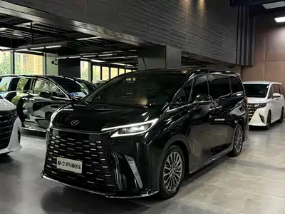 Lexus LM