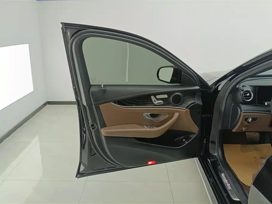 Mercedes-Benz E-Class New Energy 2022 Facelift E 350 e L Plug-in Hybrid Sport Sedan фото 7