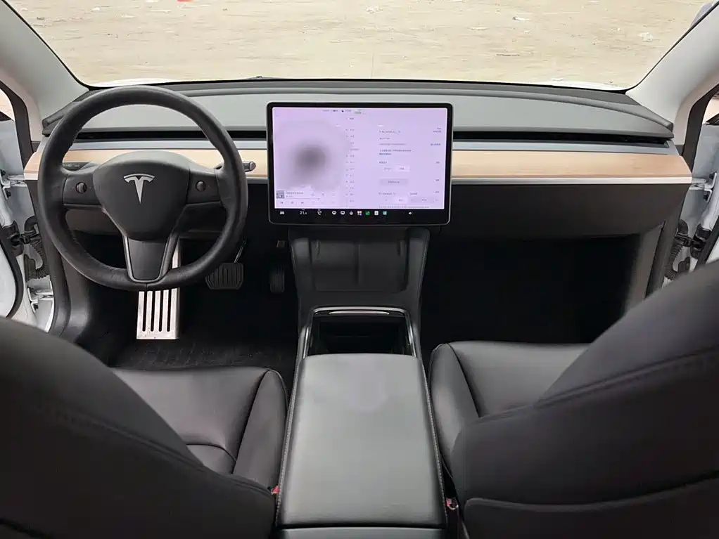 Фото 4 - Tesla Model 3