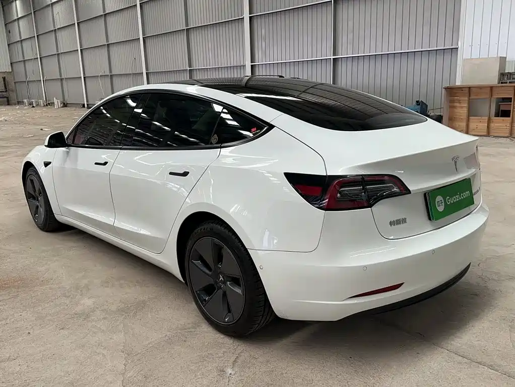 Фото 13 - Tesla Model 3