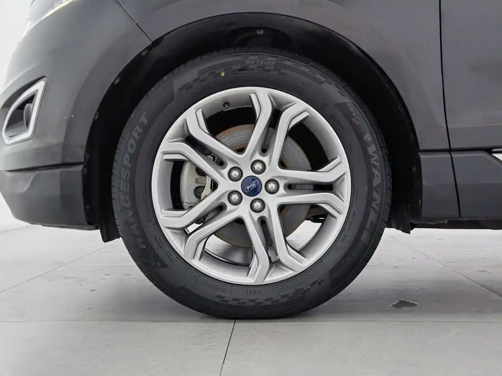 Photo 17 - Ford Edge