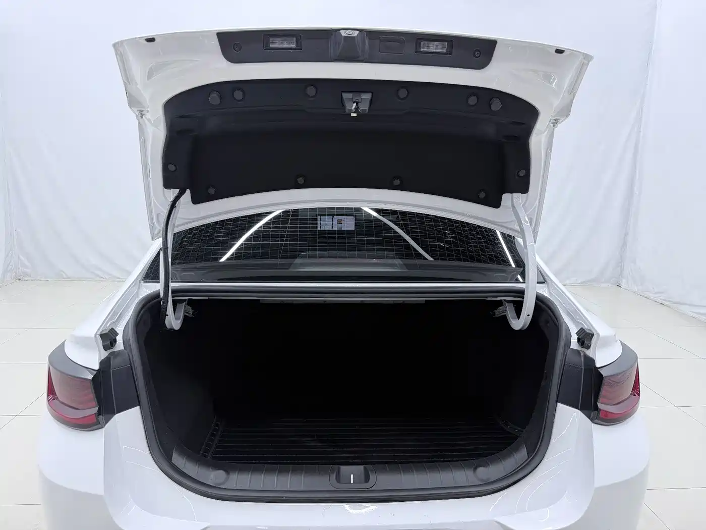 Geely Emgrand L HiP 2025 2024 Model Champion Edition 1.5TD-DHT Pro 100KM Surpassing Type