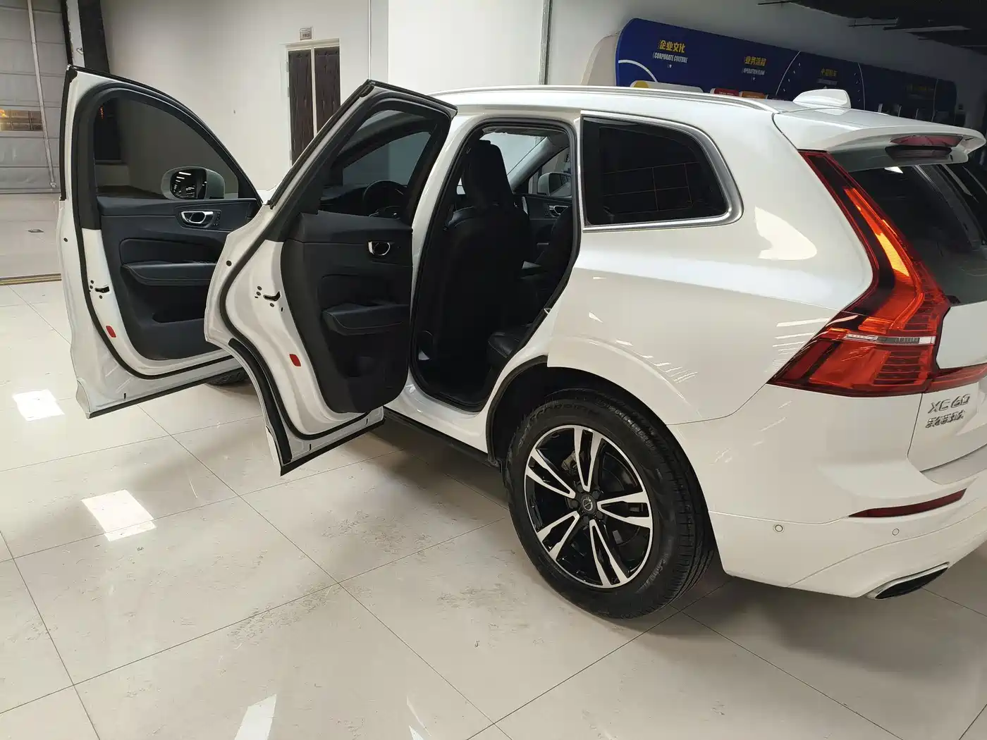 Фото 28 - Volvo XC60