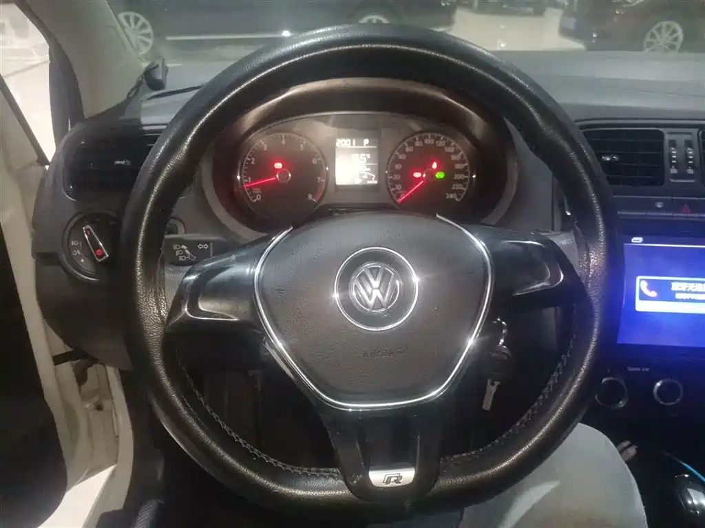 Volkswagen Polo 2016 1.4L Automatic Trend фото 11