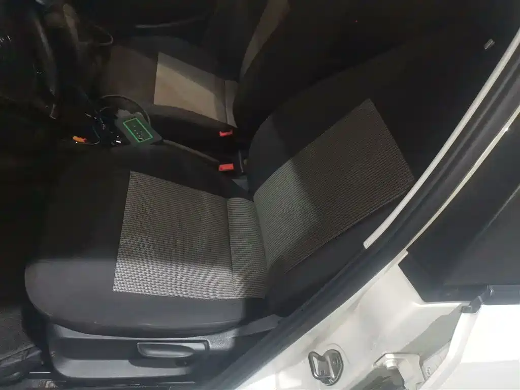 Volkswagen Polo 2016 1.4L Automatic Trend фото 15