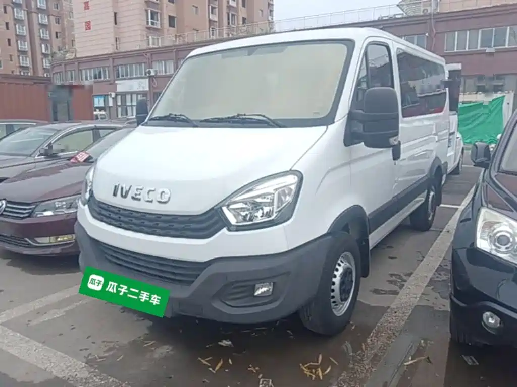 Iveco Daily 2023 2021 2.0T Manual Chaorui Short Wheelbase Low Roof Sliding Door F1A