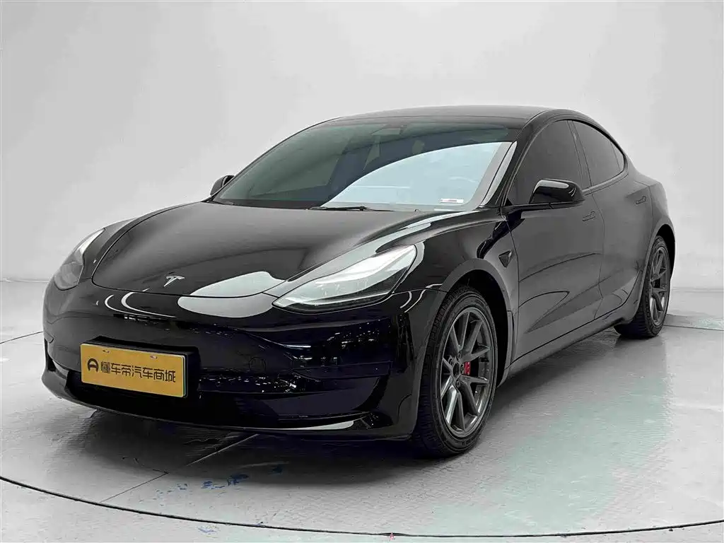 Фото 20 - Tesla Model 3