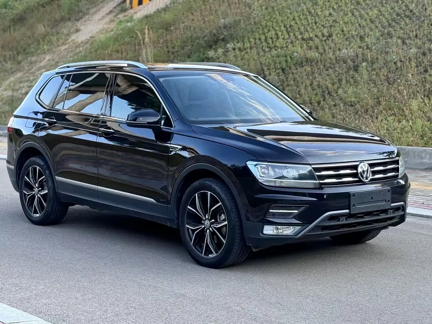 Volkswagen Tiguan L 2019 330TSI Automatic 2WD Smart Luxury Edition China VI фото 3