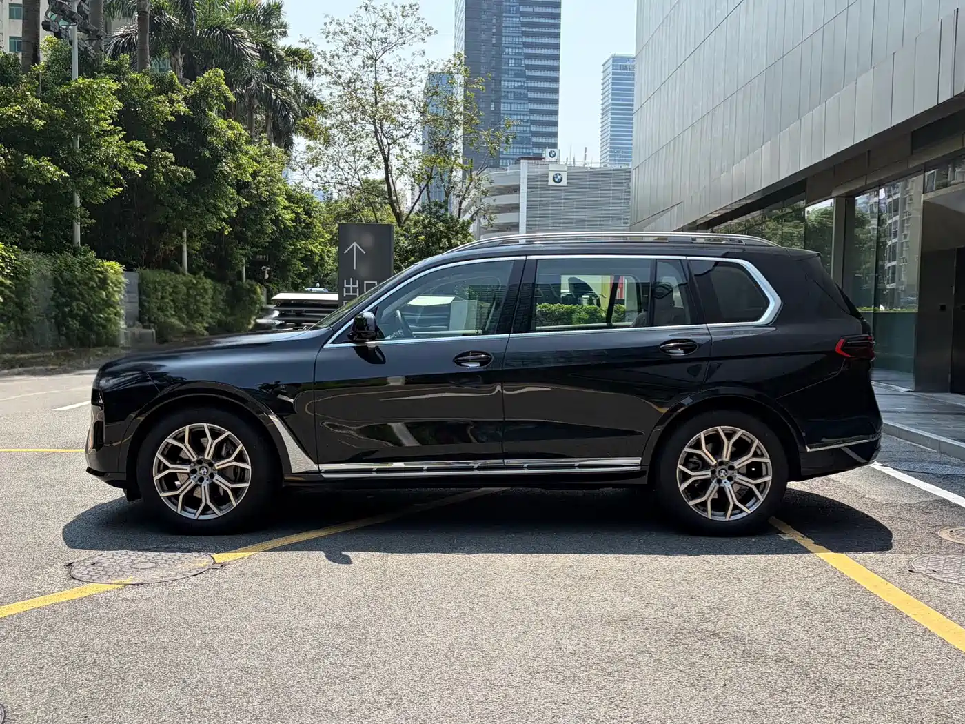 2025 BMW X7