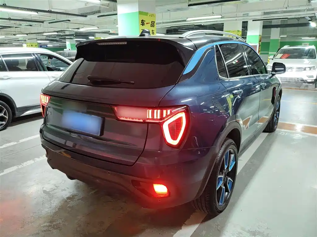 Lynk & Co 01 2017 2.0T 2WD Pro Shine Edition фото 5