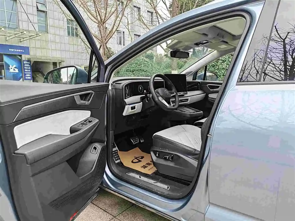 Volkswagen Talagon 2025 450TSI R-Line 6-Seater фото 8