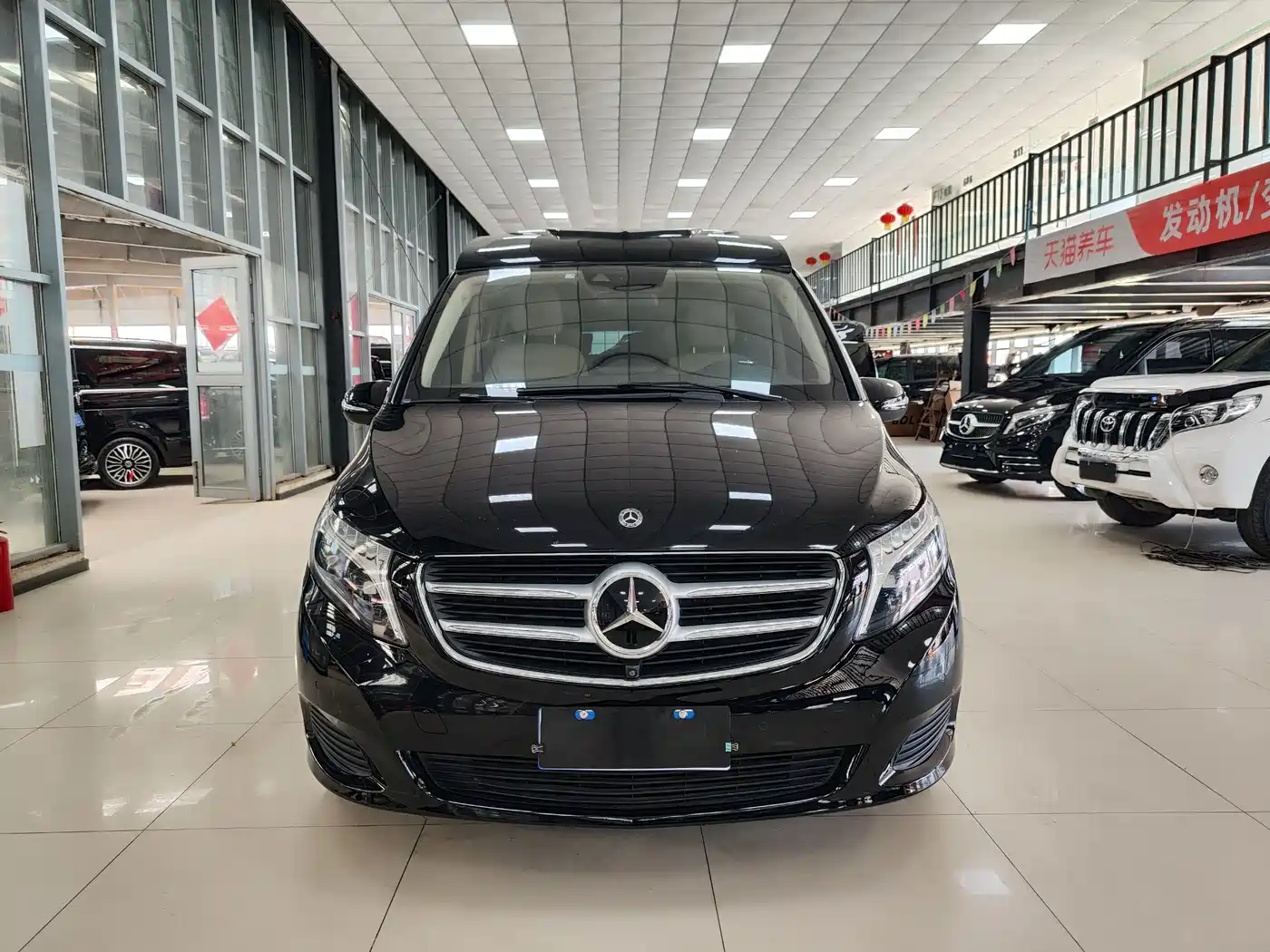 Mercedes-Benz V-Class 2018 V 260 L Premium Long Wheelbase Edition China VI фото 2