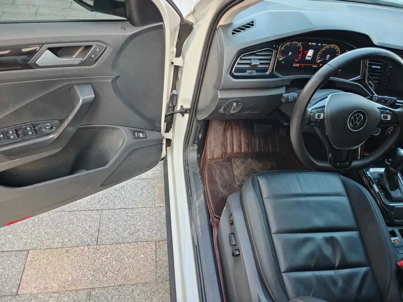 VOLKSWAGEN T ROC EXPLORING SONGS