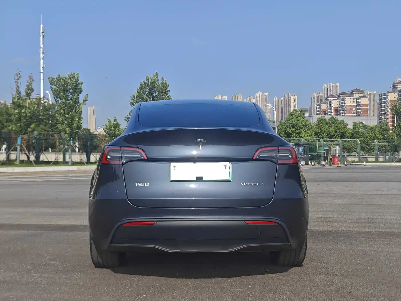 TESLA MODEL Y