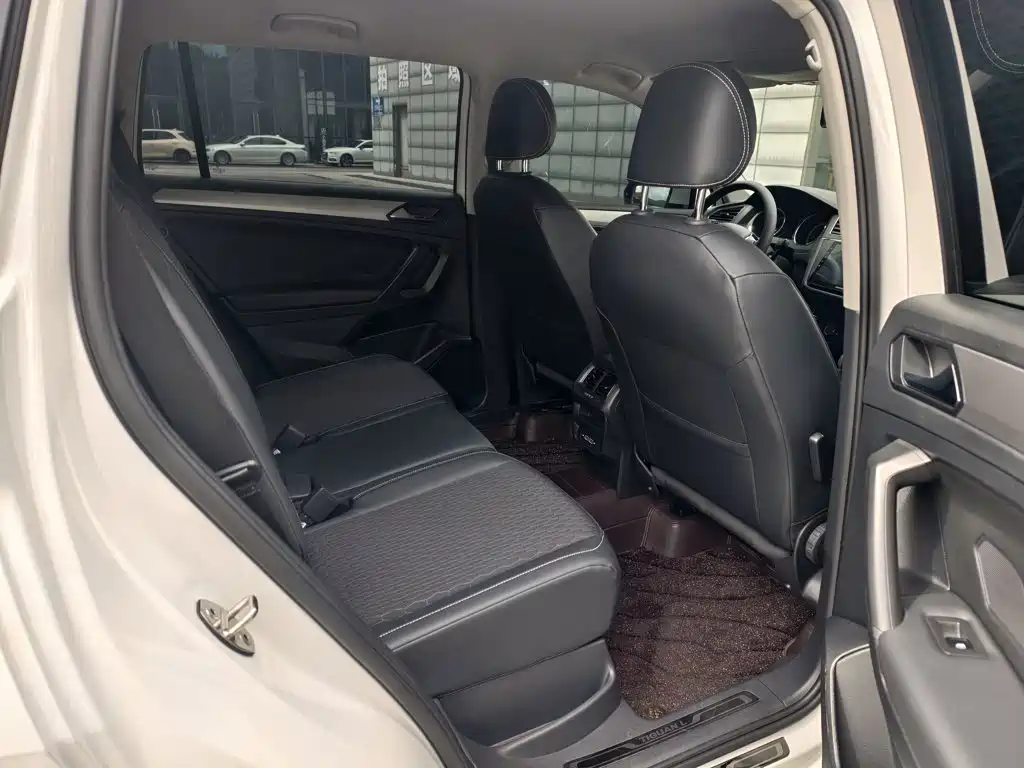 Фото 15 - Volkswagen Tiguan L