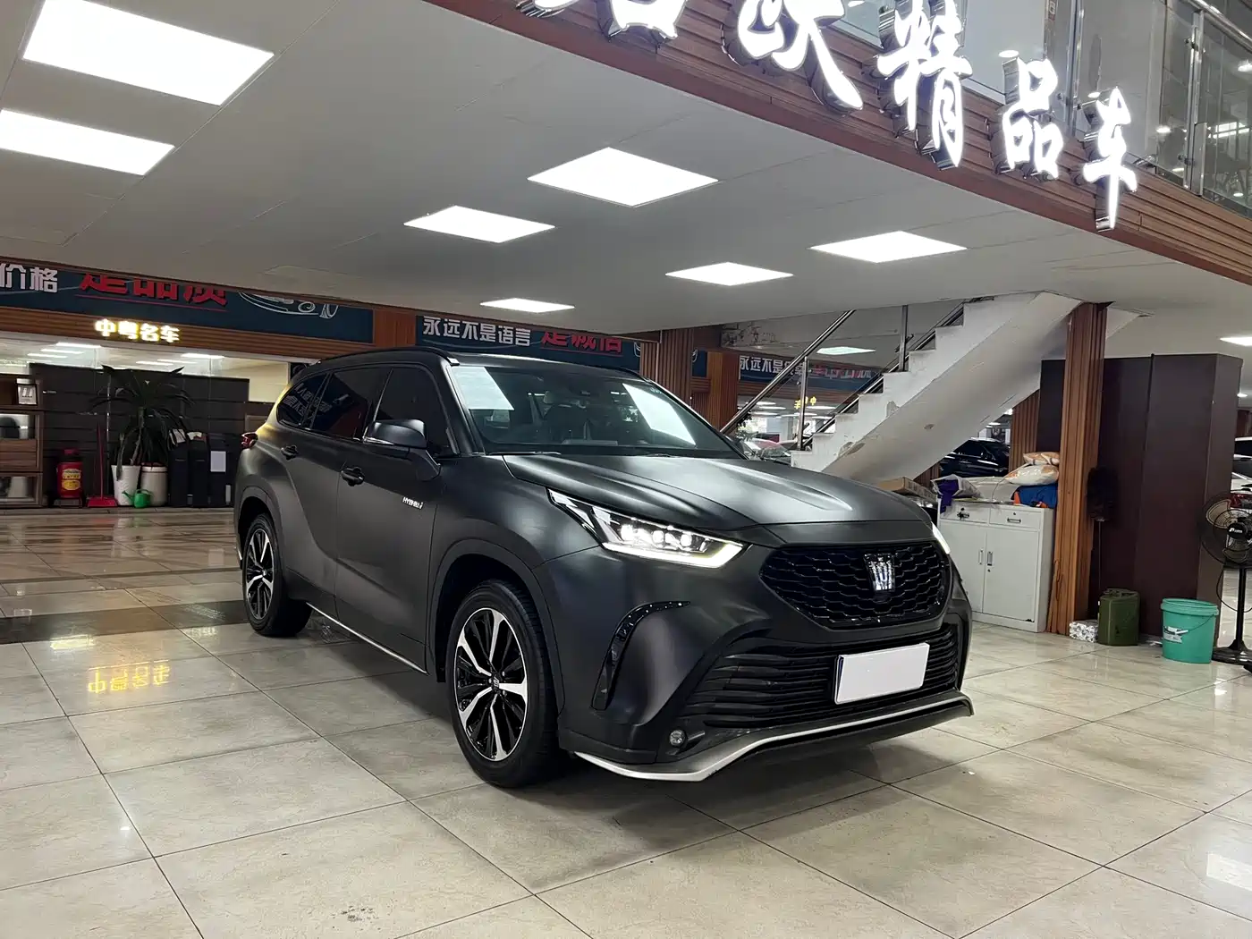 Toyota Crown Kluger 2023 2.5L HEV AWD Luxury Edition фото 3