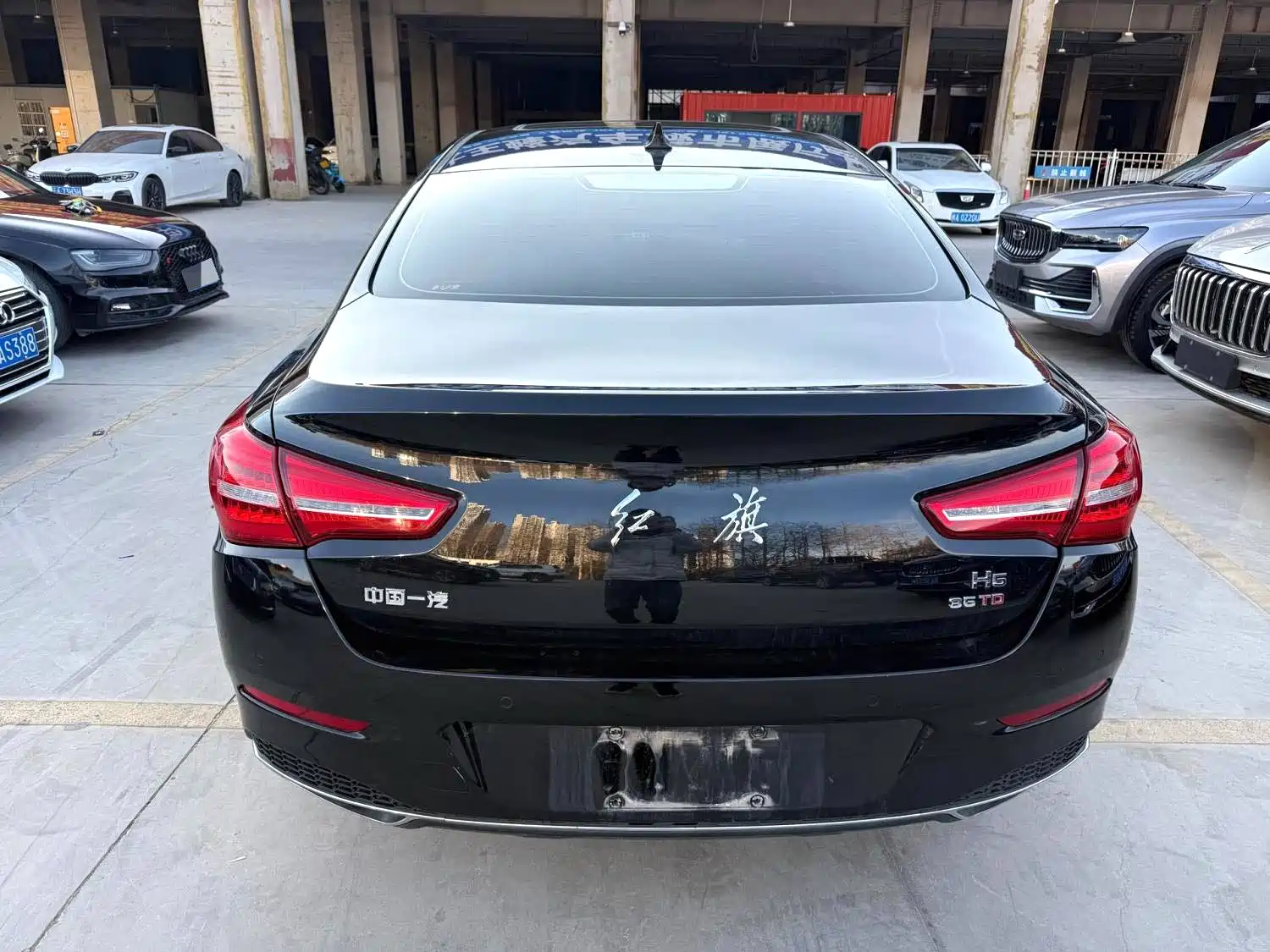 Фото 9 - Hongqi H5