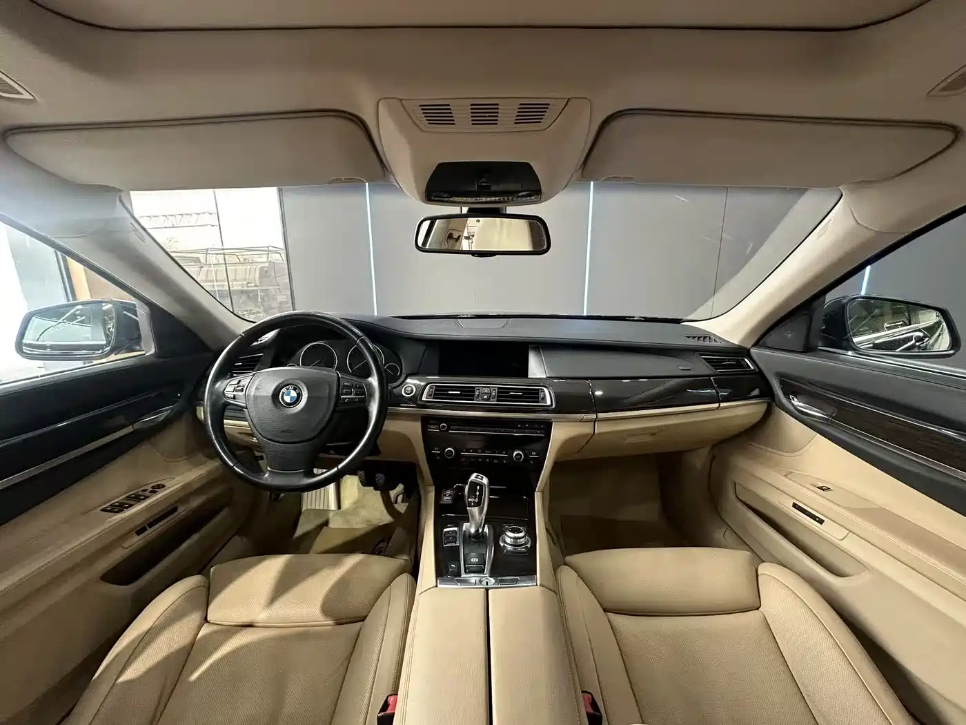 BMW 7 Series 2009 Model 740Li Leading Edition фото 9