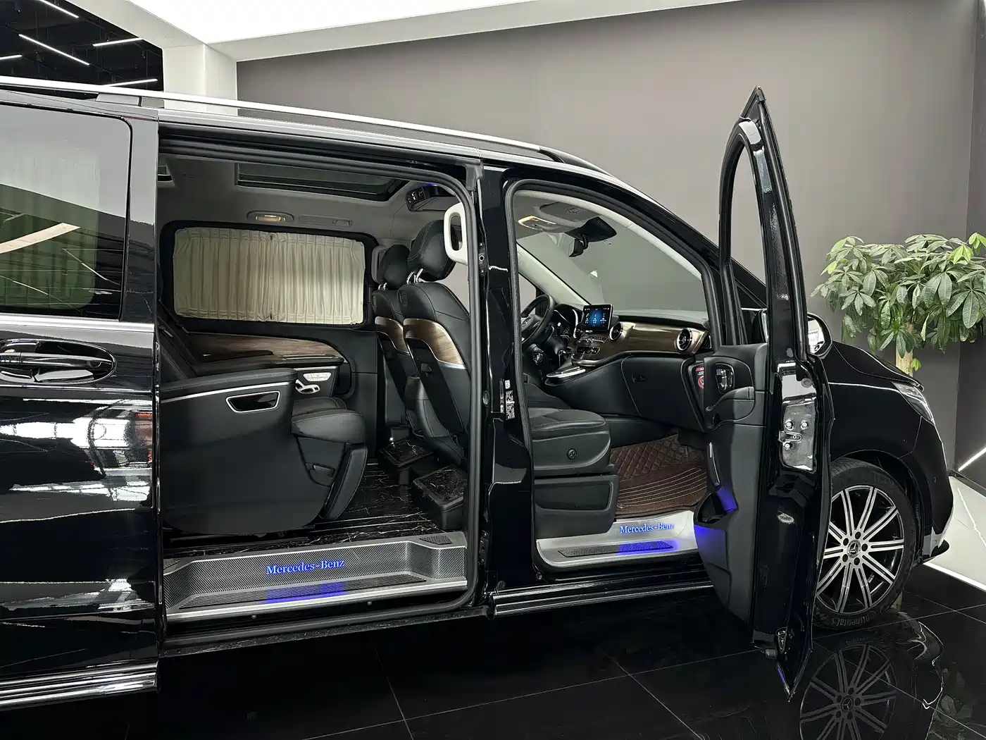 Mercedes-Benz V-Class 2022 V 260 L Long Wheelbase Luxury Edition фото 21
