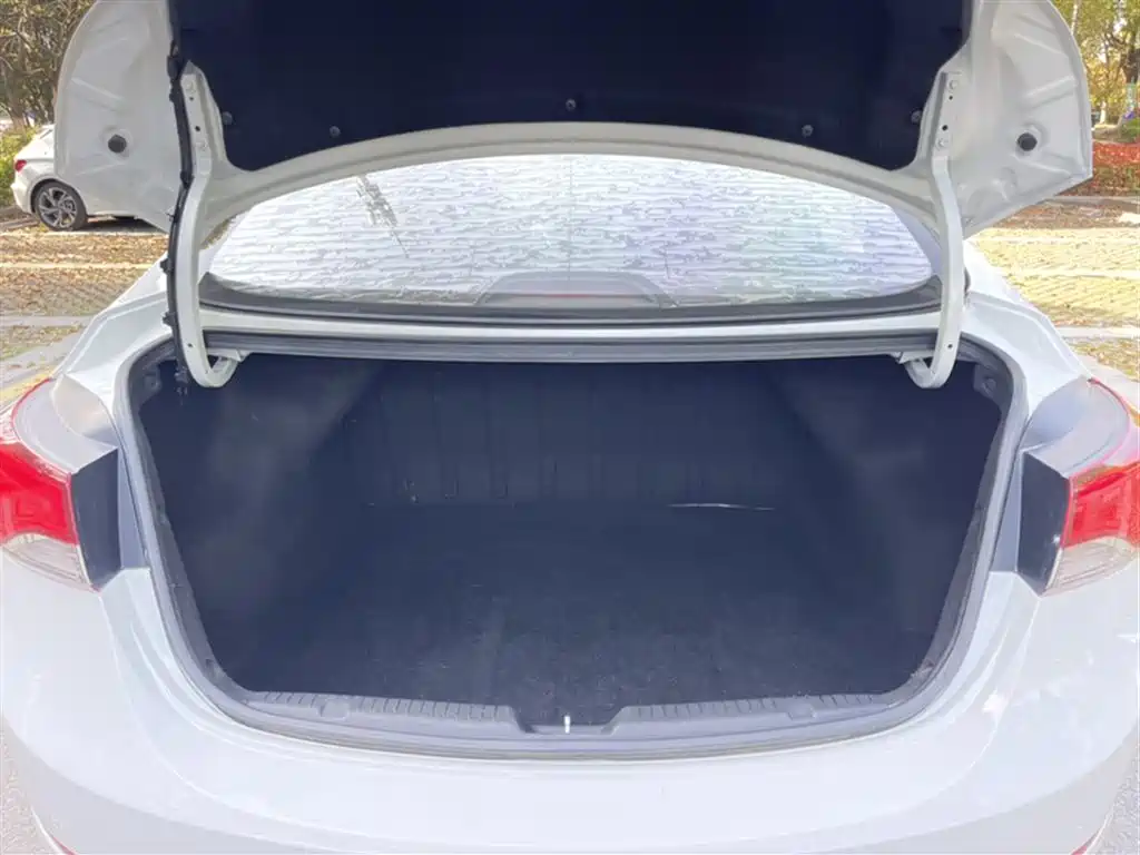 Hyundai Langdong 2016 1.6L Automatic Smart Edition фото 9