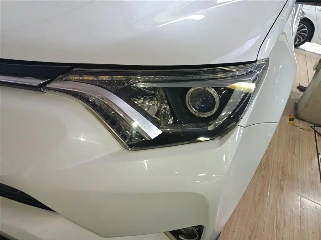 Toyota RAV4 Rongfang 2016 2.0L CVT 2WD Trend (China V) фото 15
