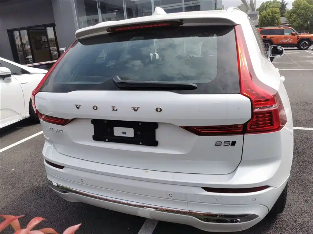 Volvo XC60 2025 2025 B5 AWD Smart Elite Luxury Edition