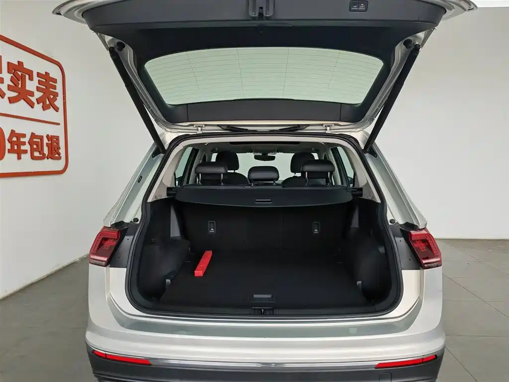 Volkswagen Tiguan L 2018 380TSI Automatic AWD Luxury Edition фото 16