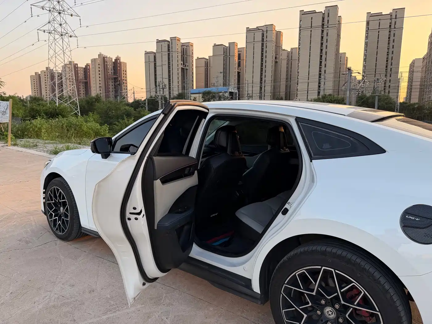 Changan UNI-V iDD 2023 2023 ZhiDian iDD 1.5T 113km Smart Fun Edition