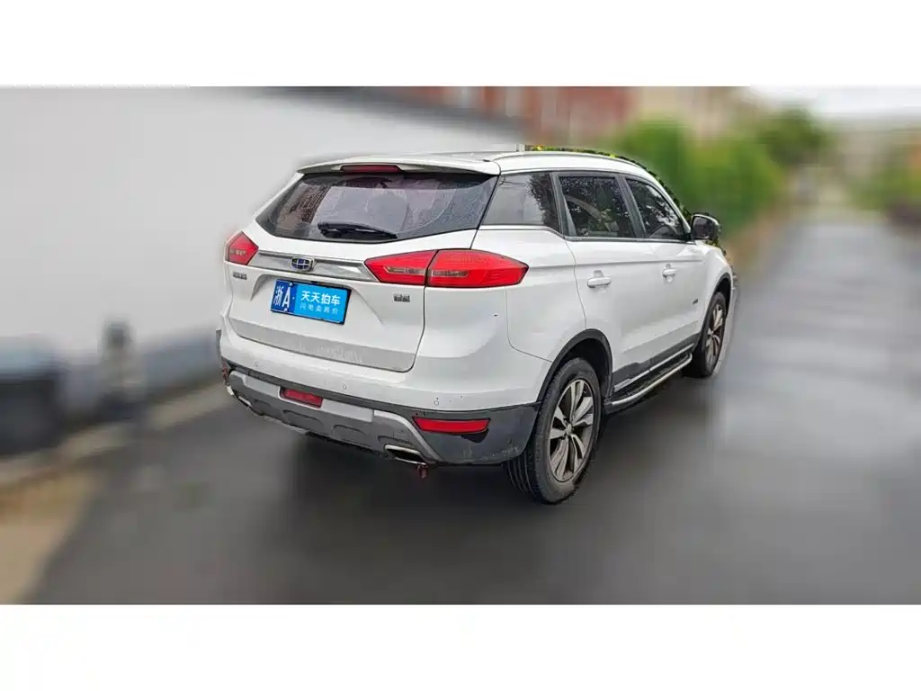 Фото 2 - Geely Boyue