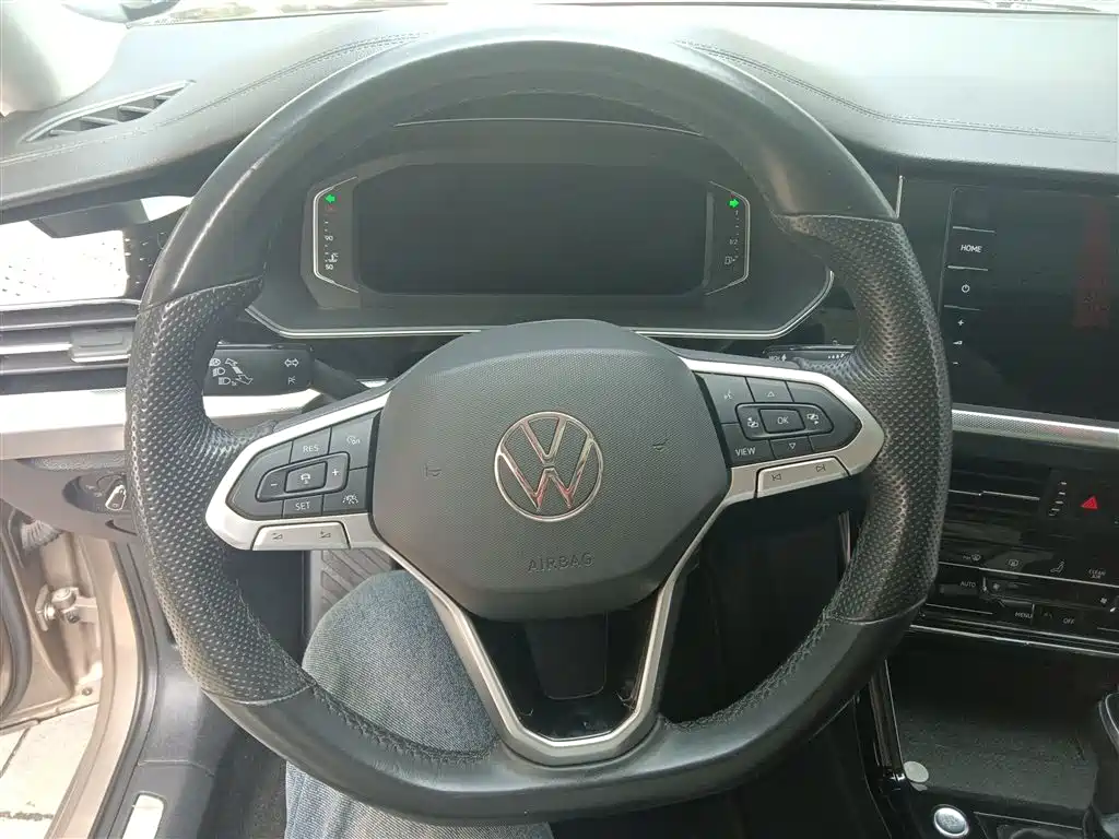 Volkswagen Passat 2022 330TSI Premium Edition фото 11