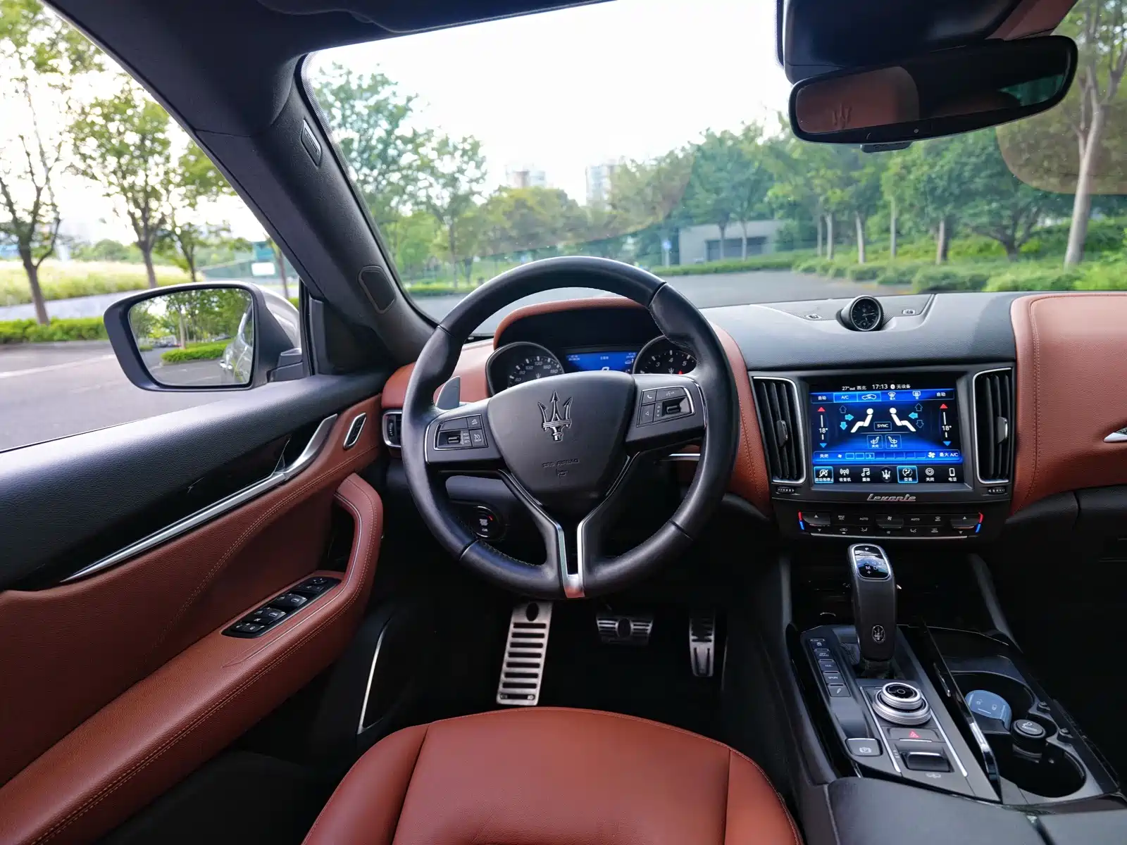 Photo 12 - Maserati Levante