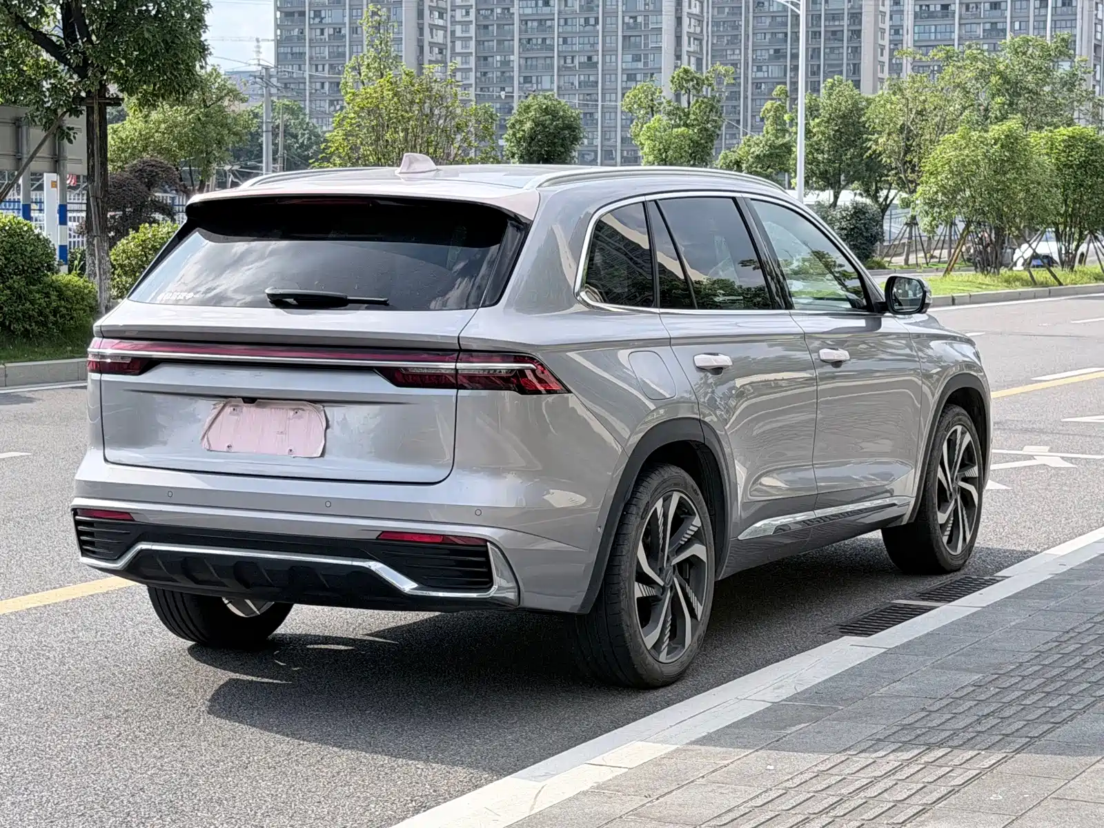 Фото 16 - Geely Monjaro
