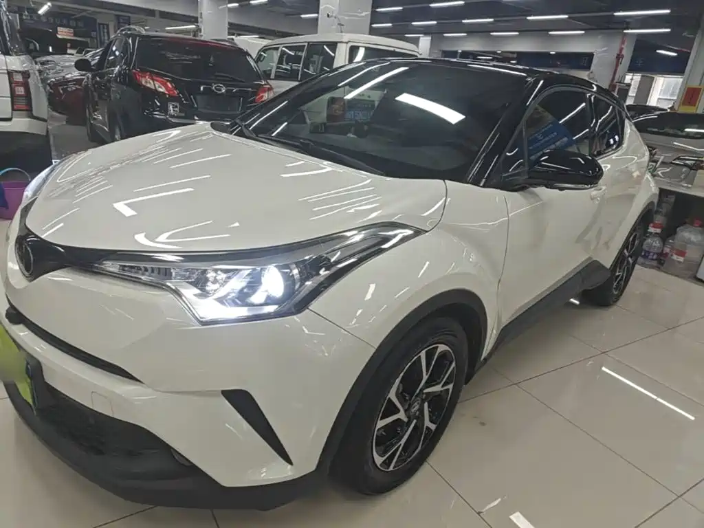 Toyota C-HR 2020 Model 2.0L Leading