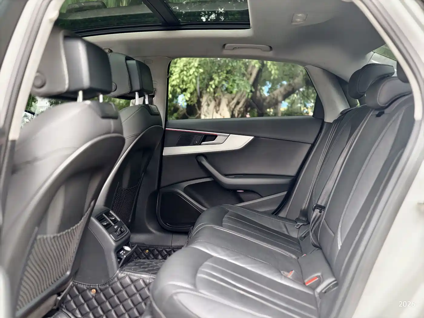 Photo 4 - Audi A4L