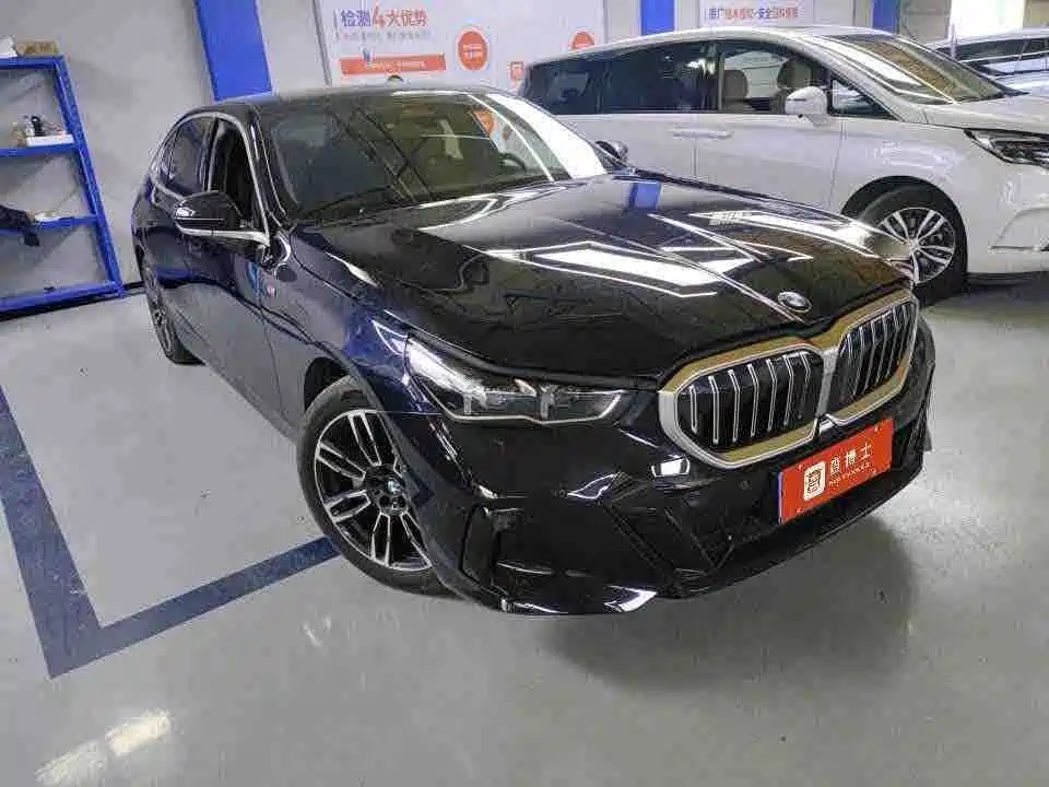 Photo 1 - BMW 5 Series